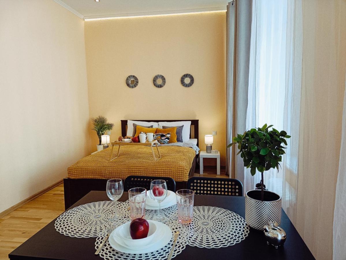 Centrally Located Studio Apartment Riga Exteriér fotografie