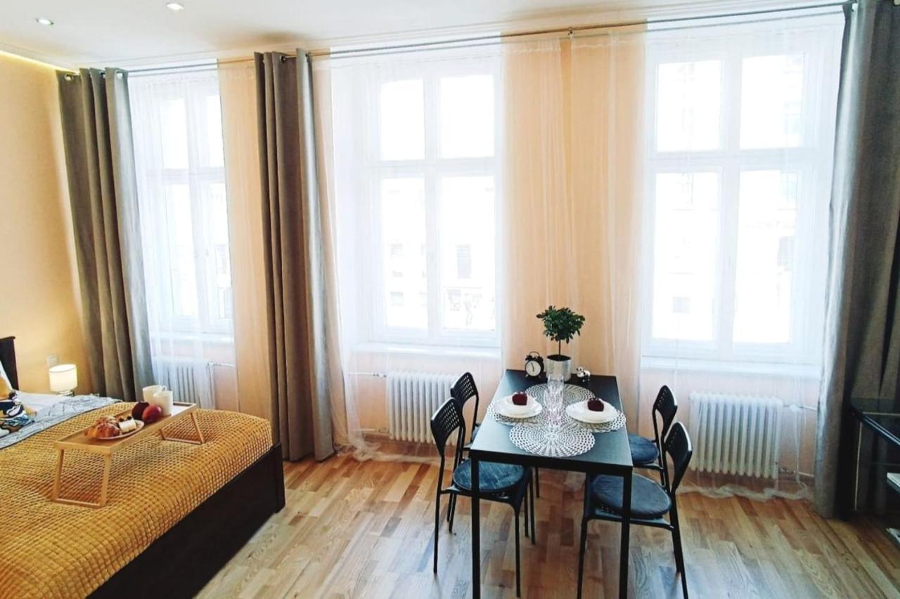 Centrally Located Studio Apartment Riga Exteriér fotografie